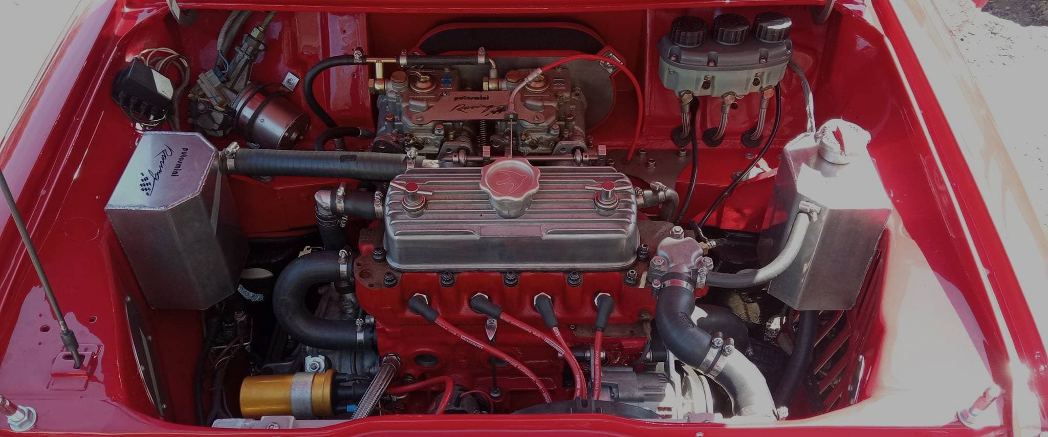 Compartimento do motor de um Mini clássico preparado pela PutosMiniRacing